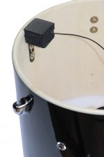 Edge drum trigger mounted in a tom